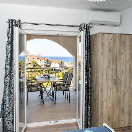 Apartament *